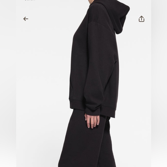 SKIMS. NWT. Cotton fleece oversized pullover hoodie in onyx. - Picture 4 of 8